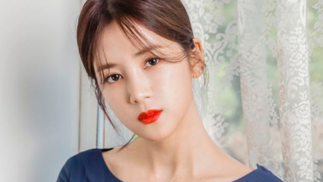Chorong Apink.