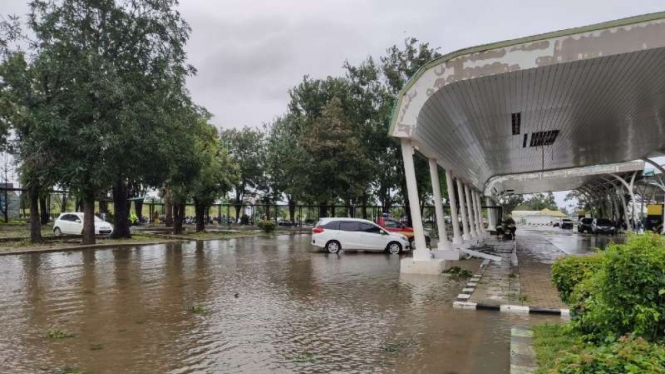 Kondisi Bandara El tari Kupang, NTT terdampak Badai Siklon Tropis.