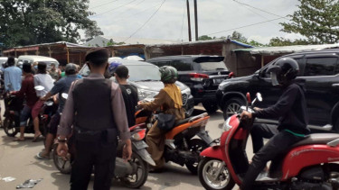 Polres Kota Tangerang melakukan penyekatan di sejumlah titik.