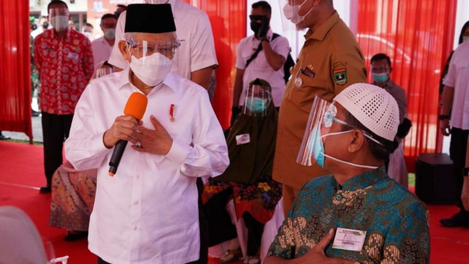 Wakil Presiden KH Ma'ruf Amin Tinjau Vaksinasi di Pariaman, Sumbar.