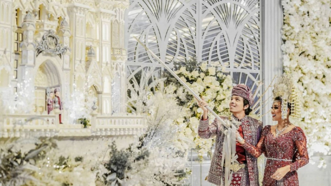 Kue pernikahan Atta Halilintar dan Aurel Hermansyah.