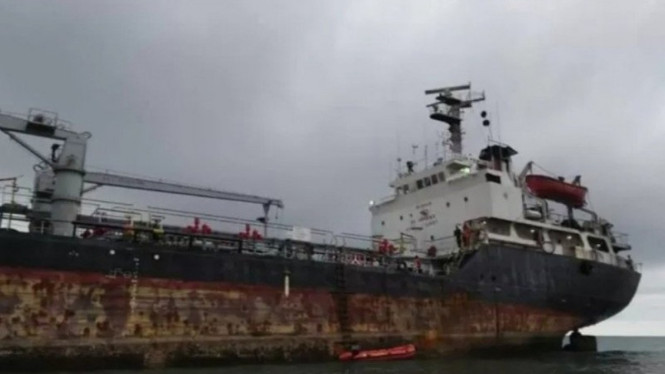Sebuah kapal tanker karam (Ilustrasi)