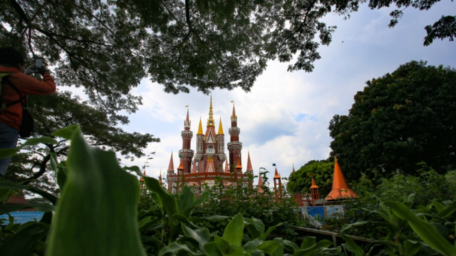 Taman Mini Indonesia Indonesia (TMII) 