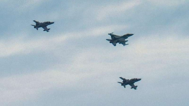 VIVA Militer: Jet Tempur F-16 TNI Angkatan Udara patroli di langit Selat Malaka
