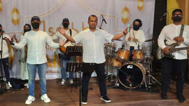 Grup band Assahlan yang dibentuk oleh seorang dokter penyintas COVID-19 yang memainkan lagu-lagi bernuansa religi dengan lirik hasil inspirasi dari pengalaman si dokter berjuang melawan virus corona.