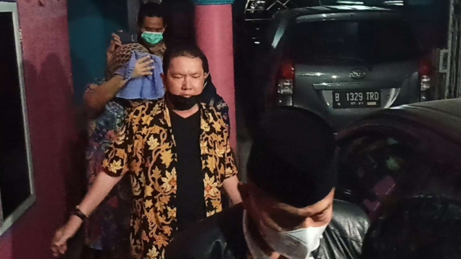 Penangkapa terpidana kasus korupsi yang buron selama 11 tahun di Depok.