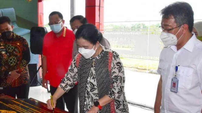 Ketua DPR RI Puan Maharani saat meresmikan Bandara Muhammad Taufiq Kiemas.