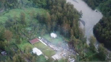 Sebanyak 12 unit bangun sekolah yang dibakar oleh kelompok kriminal bersenjata (KKB) di Kampung Julukoma, Distrik Beoga, Kabupaten Puncak, Papua, Minggu, 11 April 2021.