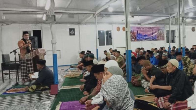 VIVA Militer: Suasana ibadah salat terawih di daerah operasi TNI, Afrika Tengah
