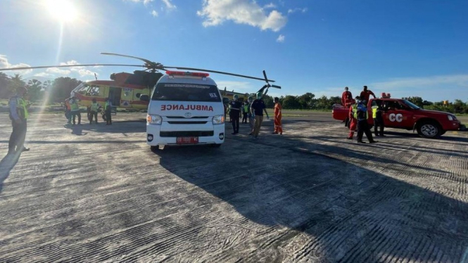 Tim dokter orthopaedi dan tenaga medis bantu evakuasi korban bencana NTT.