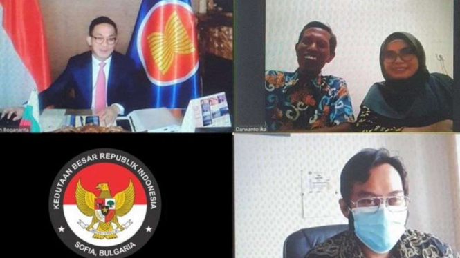 Dubes RI untuk Bulgaria Iwan Bogananta (atas kiri) diskusi dengan pelaku UMKM