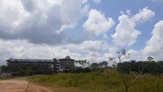 Lahan yang berada di Desa Cicareh, Kecamatan Cikidang, Kabupaten Sukabumi, Jabar yang dijadikan lokasi pembangunan Proyek Bukit Algoritma KEK pengembangan teknologi dan industri 4.0