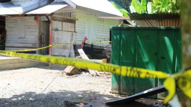 Polisi memasang garis di lokasi. (Foto ilustrasi).