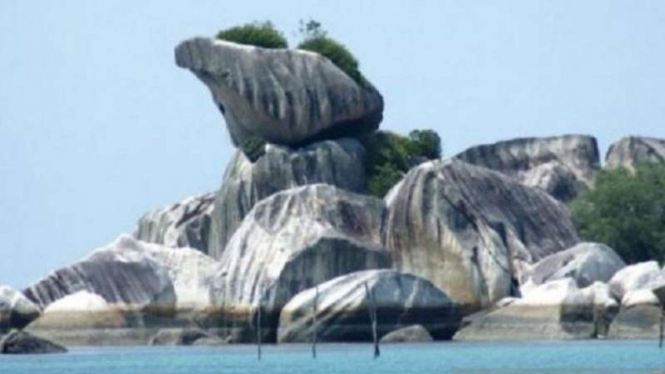 UNESCO resmi menetapkan Pulau Belitong di Provinsi Kepulauan Bangka Belitung sebagai Global Geopark, sehingga dapat menjadi sejarah baru dunia pariwisata di negeri laskar pelangi itu.