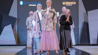 Busana karya Tuty Adib