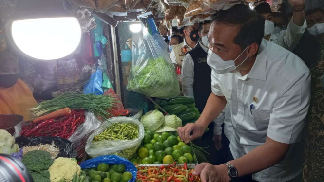 Menteri Perdagangan Muhammad Lutfi di Surabaya, Jawa Timur.
