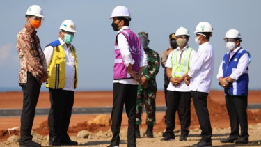 Presiden Jokowi mengunjungi kawasan Industri Batang, Jawa Tengah.