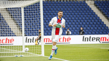 Penyerang PSG, Mauro Icardi bobol gawang Angers