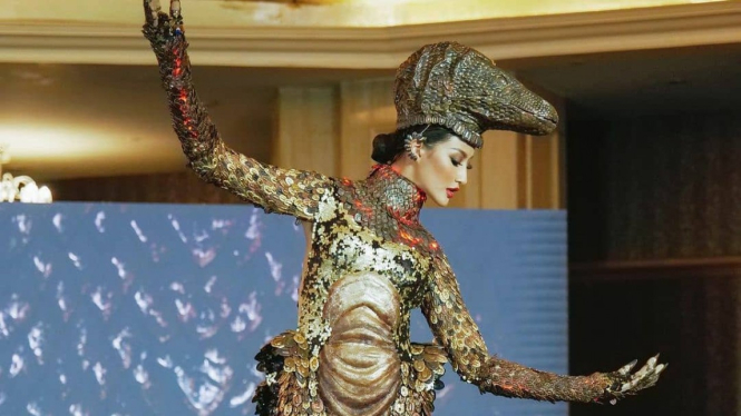 Kostum komodo dari kontestan Indonesia di ajang Miss Universe 2021