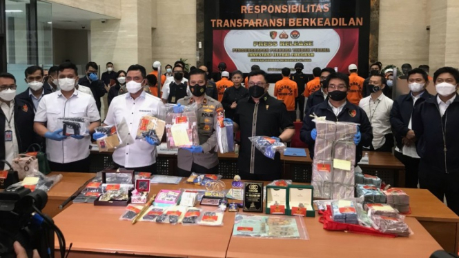 Tim Direktorat Tindak Pidana Ekonomi Khusus Bareskrim Polri.