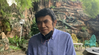 Romantis! 10 Lagu Rhoma Irama yang Akan Membuat Pasangan Baper
