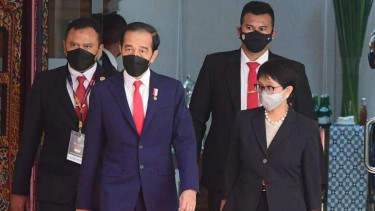 Presiden Jokowi Didampingi Menlu Retno Marsudi di ASEAN Leaders Meeting