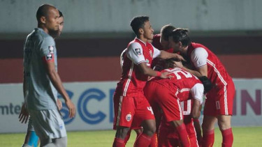 Pemain Persija Jakarta merayakan gol