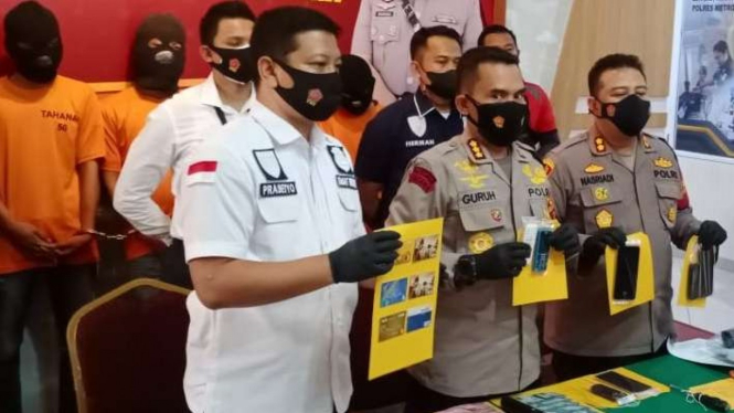 Barang Bukti Sindikat Pembobol ATM di Jakarta Utara