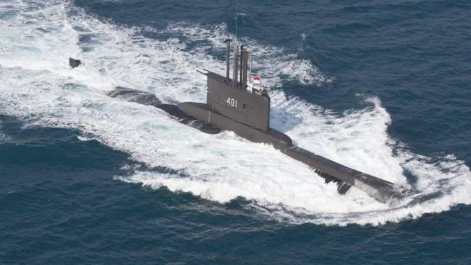 VIVA Militer: Kapal Selam KRI Cakra (401) TNI Angkatan Laut