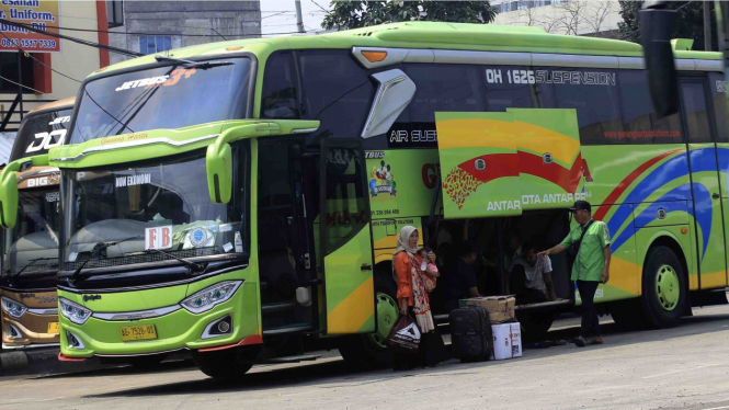 Pemudik Menggunakan Bus