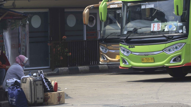 Pemudik menggunakan bus (Foto ilustrasi)