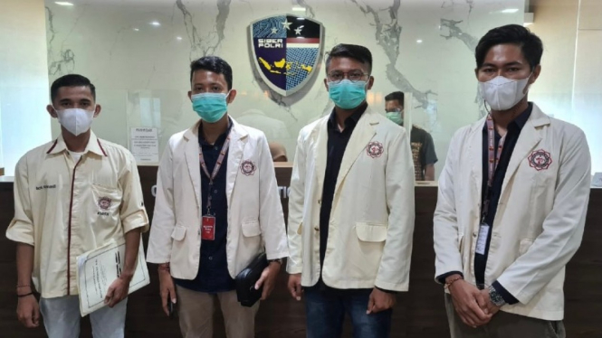 Kesatuan Mahasiswa Hindu Dharma Indonesia mendatangi Gedung Bareskrim Polri