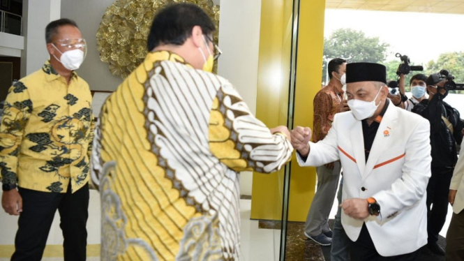Ketum Golkar Airlangga Hartarto dan Presiden PKS Ahmad Syaikhu