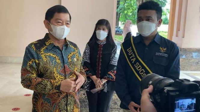 Menteri PPN/ Kepala Bappenas Suharso Monoarfa & Stafsus Presiden Billy Mambrasar
