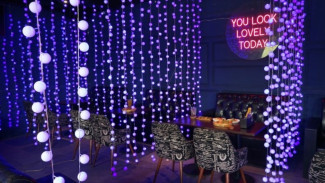 Buka Puasa di Cafe Cantik, Nuansa Full LED Instagramable Banget