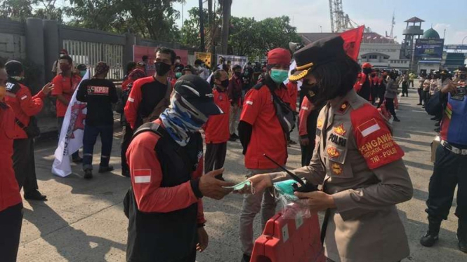 Aksi buruh dalam peringatan May Day tetap patuhi protokol kesehatan