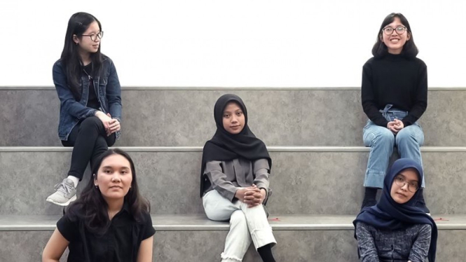 Siswa SMA dan gap year yang berpartisipasi dalam diskusi Zenius