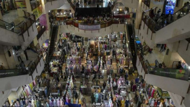 Suasana pusat perbelanjaan Thamrin City di Jakarta
