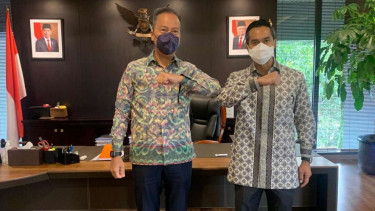Menperin Agus Gumiwang Kartasasmita bersama Calon Ketum Kadin Anindya Bakrie.