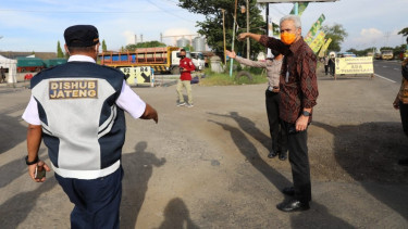 Gubernur Jawa Tengah Ganjar Pranowo (kanan)