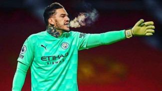 Nomor HP Bocor, Ederson Dapat Ratusan Pesan dari Fans Arsenal