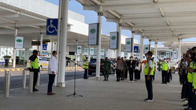 Jajaran PT. Angkasa Pura I Bandara Ahmad Yani Semarang menggelar apel pagi