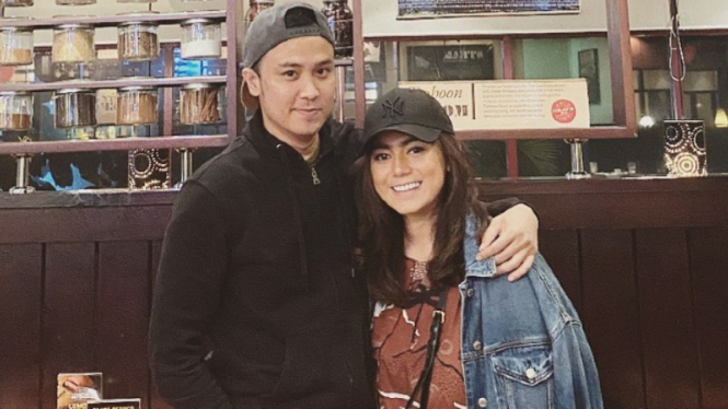 Dennis Lyla dan Thalita Latief.