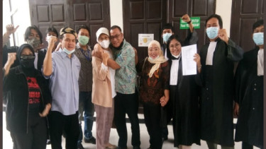 Penahanan Jumhur Hidayat ditangguhkan