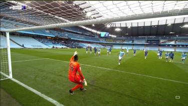 Tendangan penalti panenka Sergio Aguero diblok kiper Chelsea. 