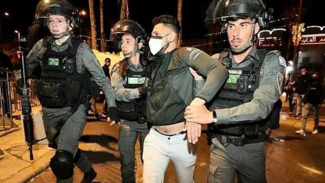 Aksi represif aparat Israel terhadap muslim Palestina.