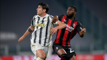 Pertandingan Juventus vs AC Milan dalam lanjutan Serie A 2020/21.
