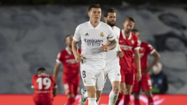 Gelandang Real Madrid, Toni Kroos saat melawan Sevilla.