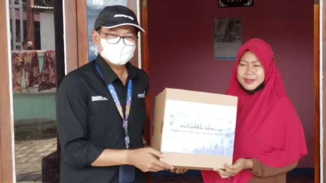  Lidya dapat bingkisan dari AP II