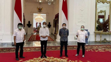Presiden Jokowi, Adian Napitupulu, Mustar Bonar Ventura, dan Fendy Mugni 